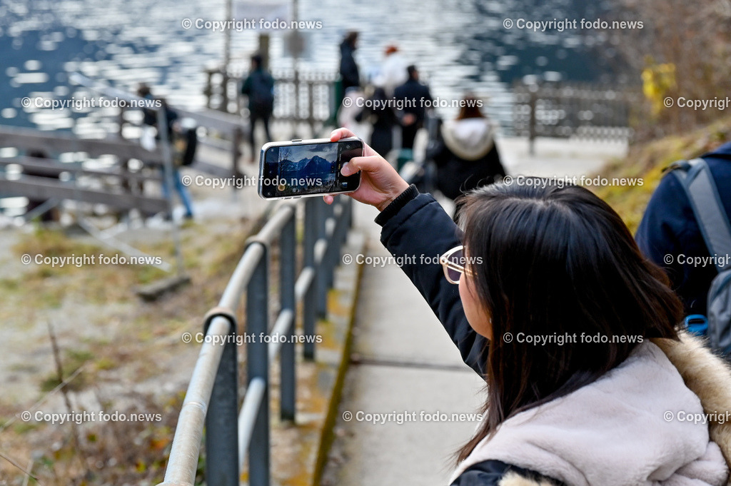 Hallstatt_ 13.01.2023-25 | 13.01.2023, Hallstatt, AUT, Hallstatt, im Bild Bahnstation, Trainstation, Schiffsanlegestelle, Schiff, Transfer, Touristen