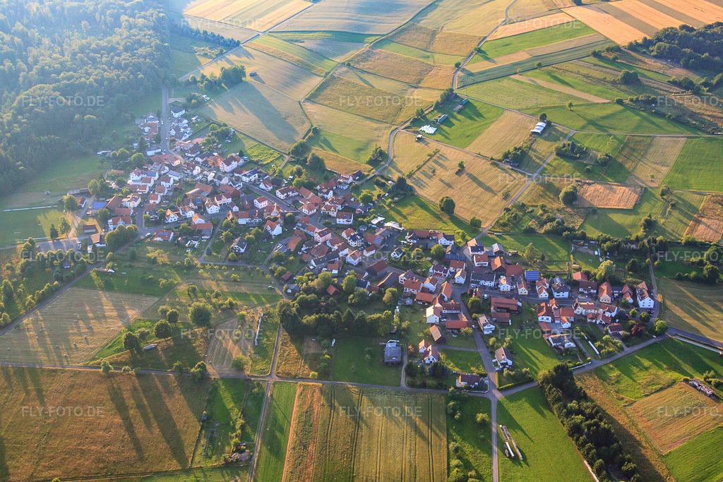 Luftbild: Dorfansicht aus Süden im Ortsteil Michelau in Büdingen im Bundesland Hessen in Deutschland. Foto: IMG_68642.jpg vom 21.06.2014 durch Werner Riehm/FLY-FOTO.de