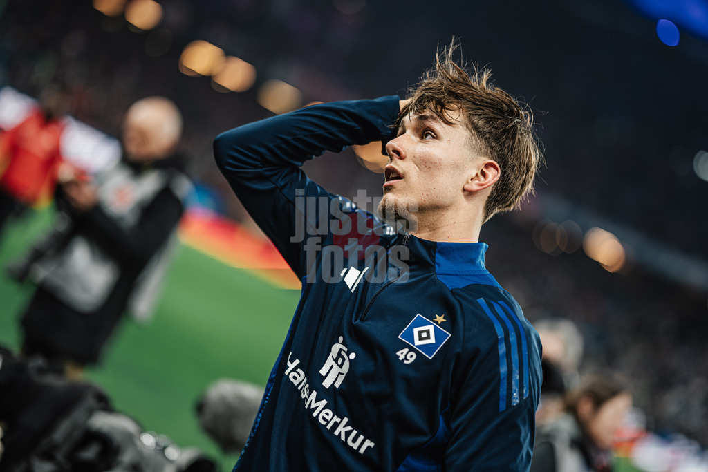 Fußball | Männer | Saison 2024/2025 | 2. Fußball-Bundesliga | 23. Spieltag | Hamburger SV vs. 1. FC Kaiserslautern | 21.02.2025 | Otto Emerson Stange (#49, HSV) vor dem Spiel