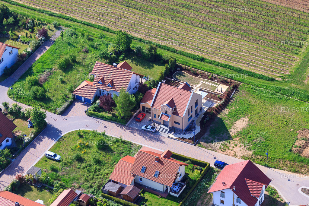 Im Erbsenfeld | Luftbild: Im Erbsenfeld im Ortsteil Mörzheim in Landau im Bundesland Rheinland-Pfalz in Deutschland. Foto: IMG_27159.jpg vom 23.05.2010 durch Werner Riehm/FLY-FOTO.de - Realisiert mit Pictrs.com
