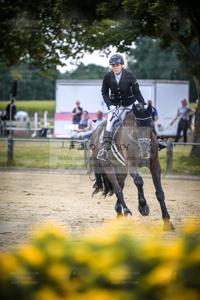 DOS_2377 | Entdecke hochwertige Reitturnierfotos von Foto Oger. Professionell, emotional und authentisch – jetzt Lieblingsmomente im Shop bestellen. - Realisiert mit Pictrs.com