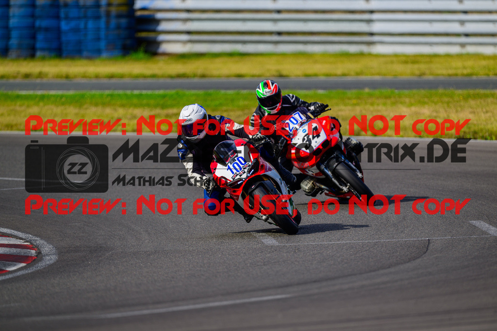 MaZZes_FotoMatrix_240724_6007705_2-236 | BLAU