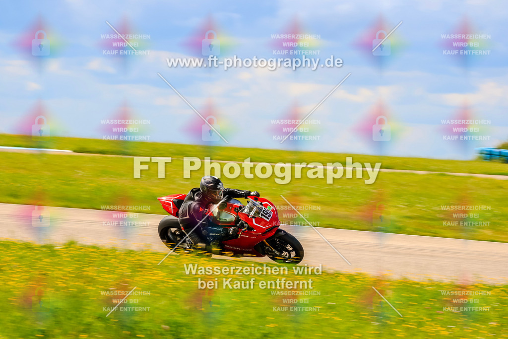 MotoTeam-0433 | Hier findet Ihr Bilder von Touristenfahrten auf der Nürburgring Nordschleife oder von anderen Veranstaltungen die ich besucht habe. Viel Spass beim Durch Schauen 