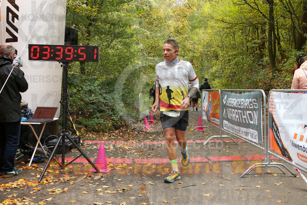 251026_1341_EX1_3867 | Sportfotografie im Rhein-Sieg Kreis, Köln, Bonn, NRW, Rheinland Pfalz, Hessen, etc. Unser Tätigkeitsfeld umfasst den Laufsport vom Volkslauf über den Marathon, Duathlon, Triathon bis zum Ultralauf wie Kölnpfad Ultra oder Schindertrail.