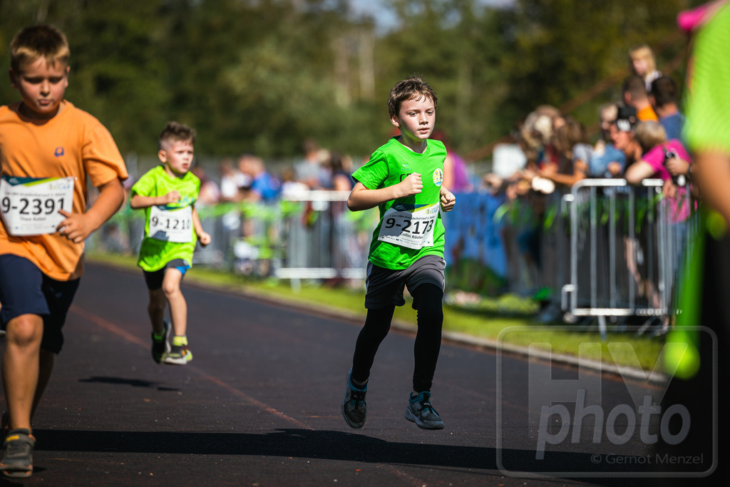 16. Hoywoj-CityLauf im Sportforum Hoyerswerda - 16.09.2023 | 1km VBH-Grundschul-Lauf 2. Klassen - Realisiert mit Pictrs.com