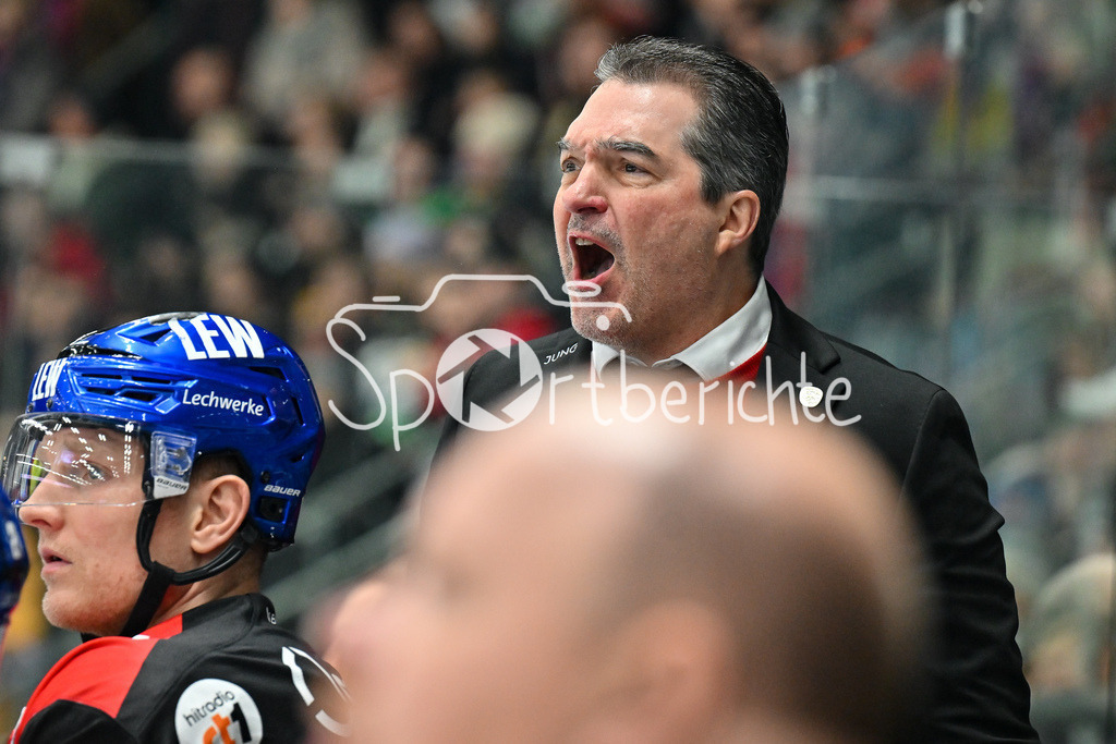 Augsburger Panther - Nürnberg Ice Tigers | im Bild ein veraergerter Larry MITCHELL Headcoach Augsburger Panther / Freisteller / Einzelfoto / DEL: Augsburger Panther - Nuernberg Ice Tigers, Curt Frenzel Stadion am 03.01.2025