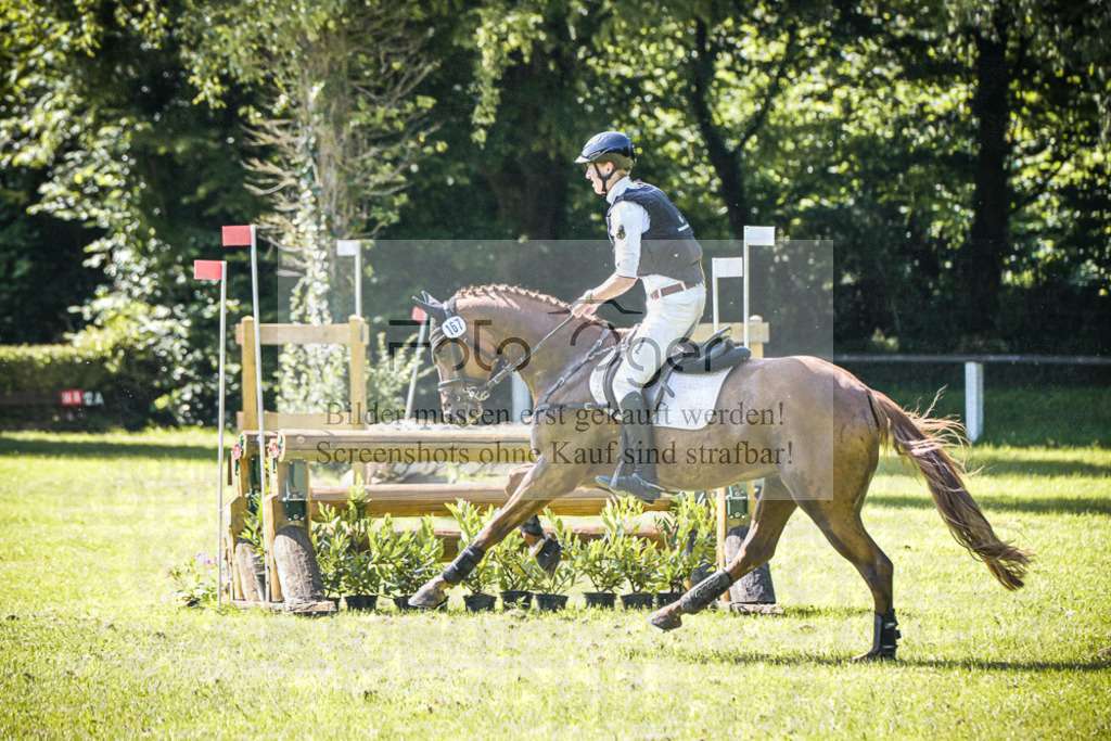 DOS_6883 | Entdecke hochwertige Reitturnierfotos von Foto Oger. Professionell, emotional und authentisch – jetzt Lieblingsmomente im Shop bestellen.Deutschlandweite Turnierfotografie. - Realisiert mit Pictrs.com