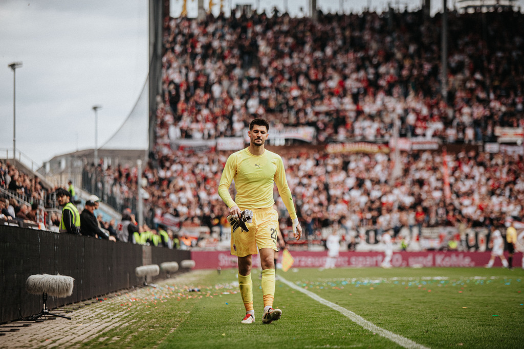 IMG_0975 | Der offizielle Shop für FC St. Pauli Fotos. Wähle aus Spielszenen & Fanmomenten dein FCSP Wunschformat. Wir liefern Millerntor-Atmosphäre.