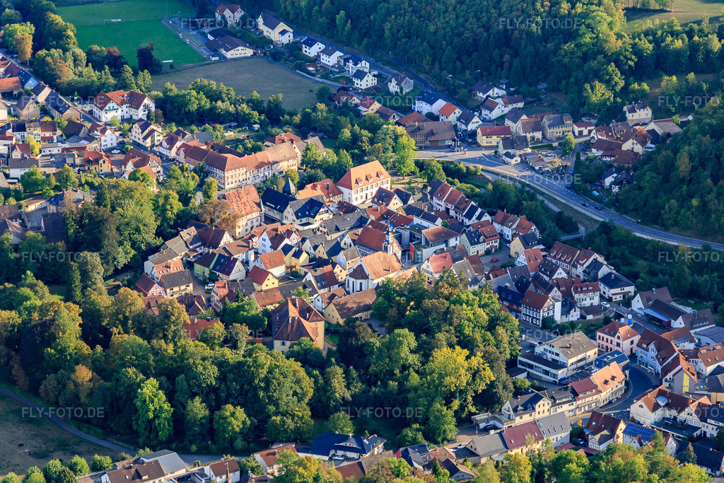Luftbild: Stadtkirche und Unterschloss Adelsheim in Adelsheim im Bundesland Baden-Württemberg in Deutschland.Foto: IMG_111452.jpg vom 09.09.2018 durch Werner Riehm/FLY-FOTO.deUnterschloss (Adelsheim)Evangelische Kirchengemeinde Adelsheim