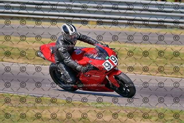 26bt05-0564 | markuskiefer.com - Realisiert mit Pictrs.com