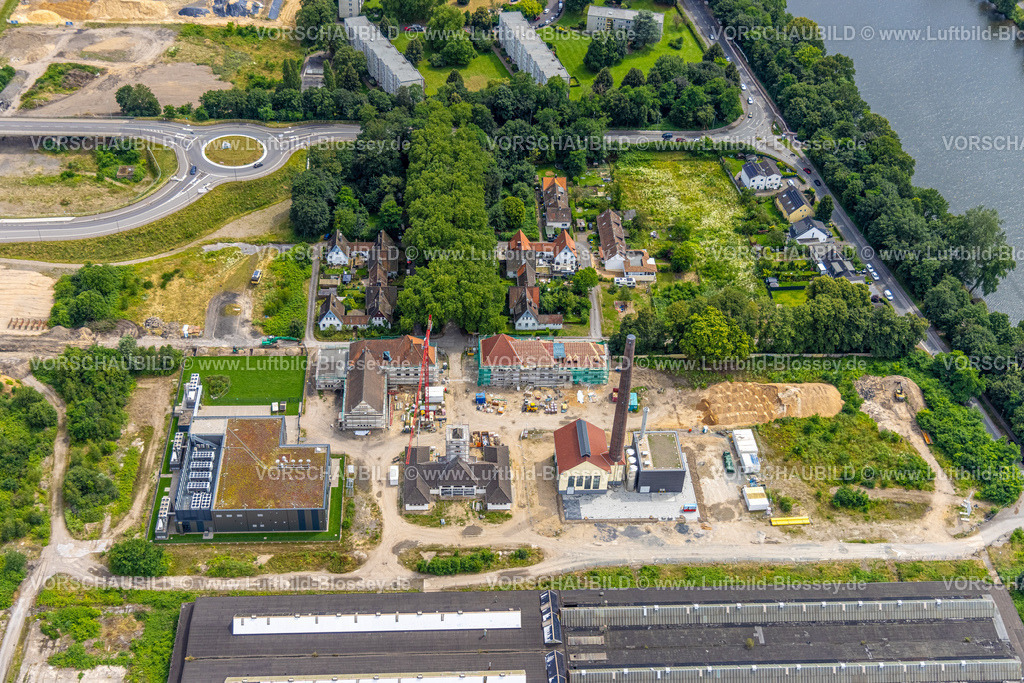 Duisburg240703676-Sued | Luftbild, Duisburg-Süd, geplantes Duisburger Wohnquartier am ehemaligen Rangierbahnhof Wedau, Werkstätten ehemaliges Ausbesserungswerk mit Schornstein, Wedau, Duisburg, Ruhrgebiet, Nordrhein-Westfalen, Deutschland