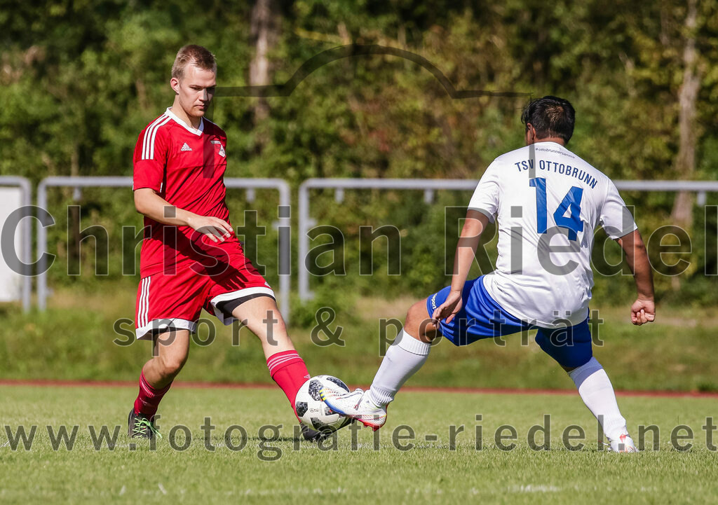 2023-08-19_033_SG_Markt_Schwaben_II_gegen_TSV_Ottobrunn_III | Markt Schwaben, Deutschland, 19.08.2023:
Fußball, C-Klasse 2023 / 2024, 1. Spieltag, (SG) Markt Schwaben II gegen TSV Ottobrunn III, Endergebnis: 0:4

Sebastian Hilger (SG Markt Schwaben, #15), Manop Kwanchuay (TSV Ottobrunn, #14)

Foto: Christian Riedel / fotografie-riedel.net