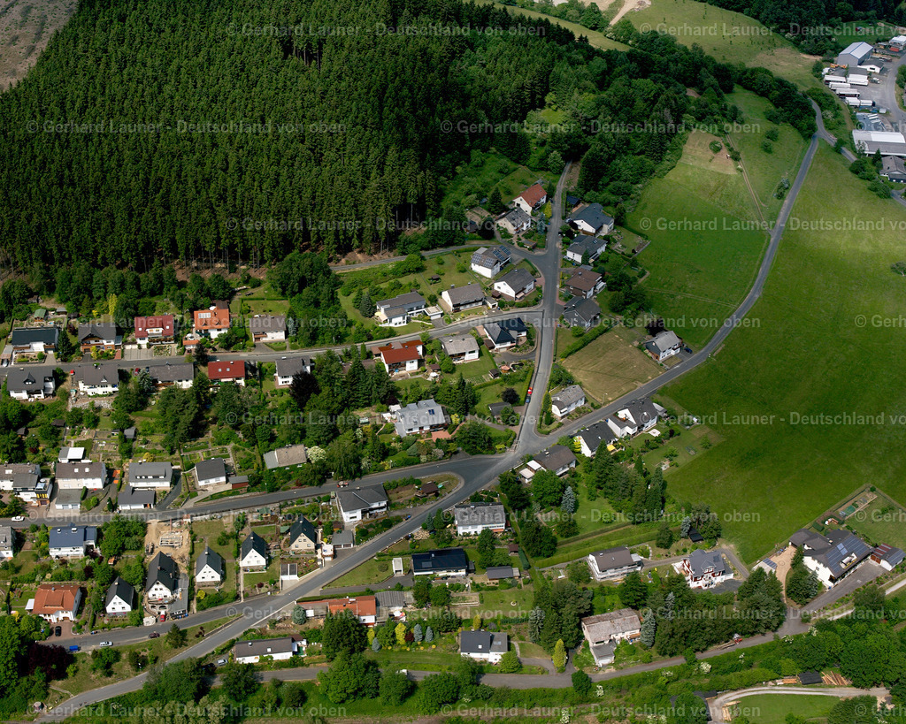 2611004 | EWERSBACH 09.06.2006 Wohngebiet einer Einfamilienhaus- Siedlung  in Ewersbach im Bundesland Hessen, Deutschland // Single-family residential area of settlement  in Ewersbach in the state Hesse, Germany Foto: Gerhard Launer