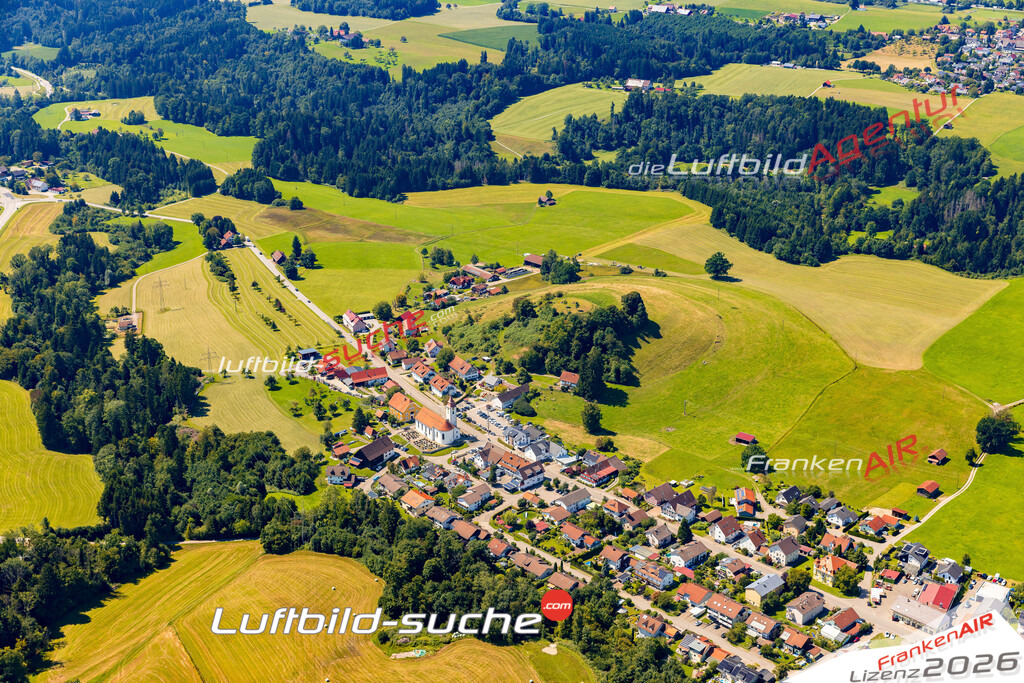 Klassische Luftaufnahme ohne Drohne zeigt:Niederstaufen bei Sigmarszell - Die Luftbildaufnahme wurde 2025 vom UL-Flugzeug heraus erstellt ( keine Drohne ) - Hochauflösende Luftaufnahme -Nicht vergleichbar mit Google Maps oder Satelittenbilder- Die Geschenkidee !Mit Lizenz und Bildrechte bestellbar