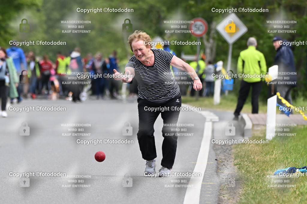 DSC_5839 | Giesela Hinrichs / Neuschoo PLatz 5 = 967mFrauen IV - Gummi