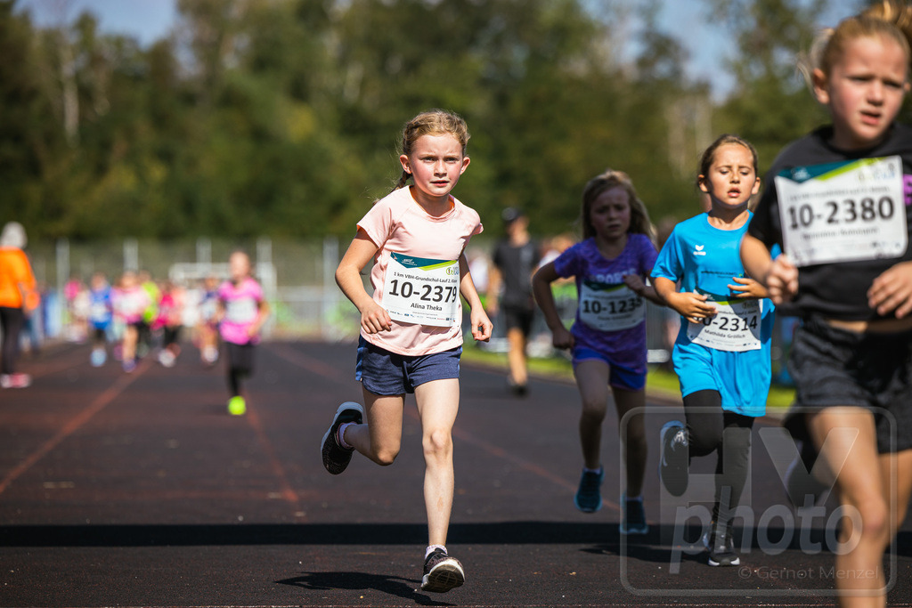 16. Hoywoj-CityLauf im Sportforum Hoyerswerda - 16.09.2023 | 1km VBH-Grundschul-Lauf 2. Klassen - Realisiert mit Pictrs.com