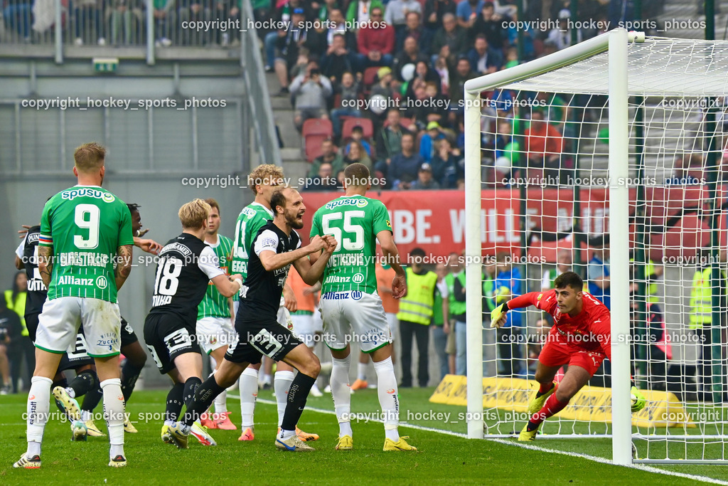 SK Puntigamer Sturm vs. SK Rapid Wien Siegerehrung, Impressionen | #9 Guido Burgstaller SK Rapid, #18 Mika Miles Biereth SK Sturm, #4 Jon Gorenc Stankovic SK Sturm, #45 Niklas Hedl SK Rapid, SK Puntigamer Sturm vs. SK Rapid Wien Siegerehrung, Impressionen, SK Puntigamer Sturm vs. SK Rapid Wien Siegerehrung, Impressionen am 01.05.2024 in Klagenfurt (Wörthersee Stadion ), Austria, (Photo by Bernd Stefan)