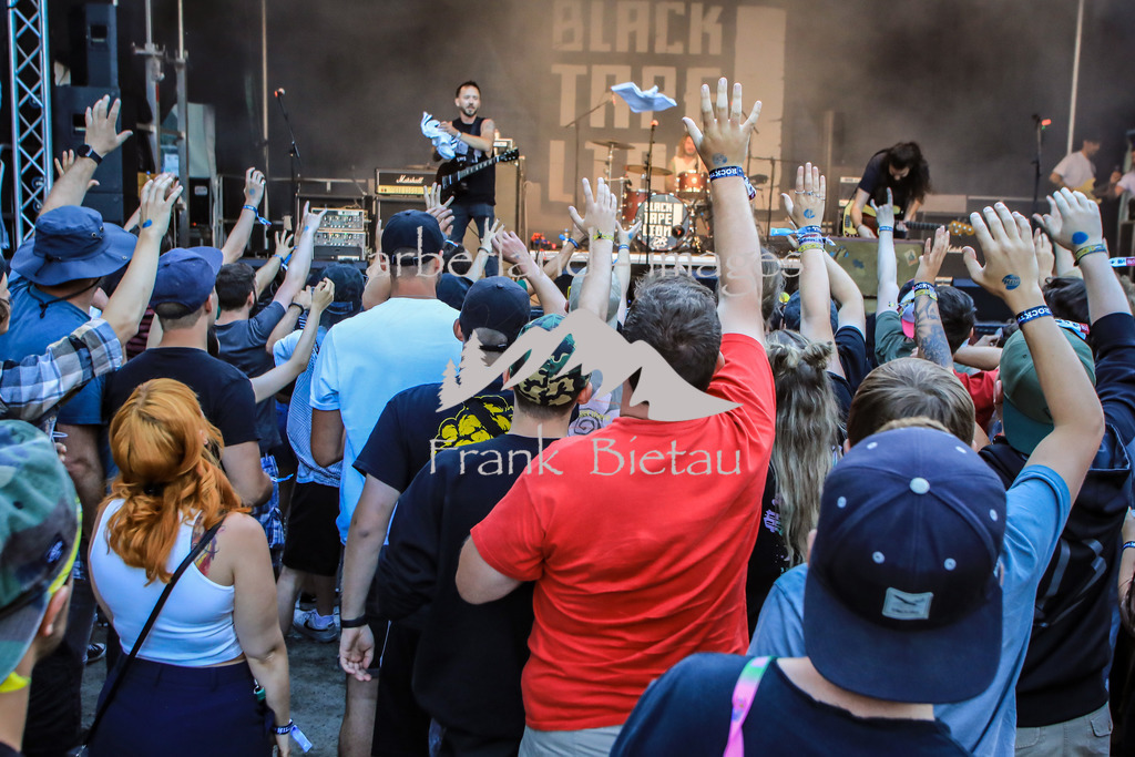 OE7A5182 | verschiedene Bands heizen dem Publikum richtig ein