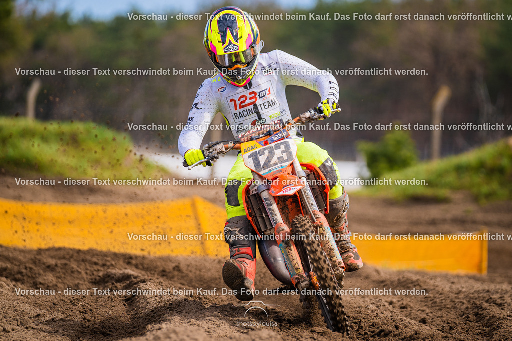 04_13_Bensdorf_85-2065 | Sportfotografin aus Berlin-Brandenburg mit Fokus auf Motocross. Ich halte deine sportliche Leistung und echte Emotionen auf und neben der Strecke professionell fest. Entdecke die Fotos von deinem Rennen und bestelle sie direkt hier im Shop.