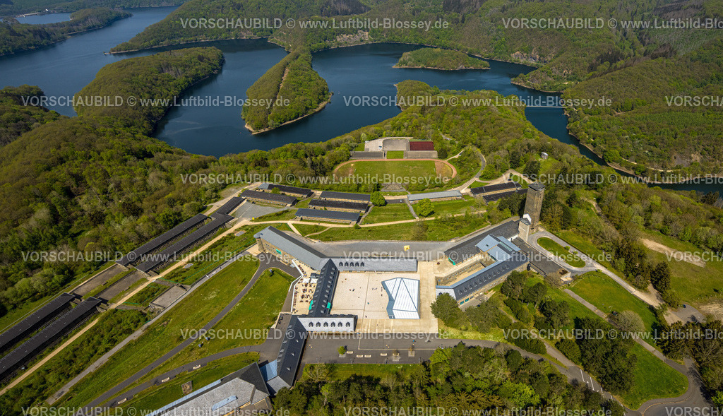 Schleiden240502070Vogelsang | Luftbild, Vogelsang IP Gebäudekomplex und historisches Museum auf dem Berg Erpenscheid, unter Denkmalschutz stehende ehemalige NS-Ordensburg Vogelsang, Urfttalsperre und Urftsee, Waldgebiet Hügel und Täler, Nordeifel Nationalpark Eifel, Morsbach, Schleiden, Nordrhein-Westfalen, Deutschland