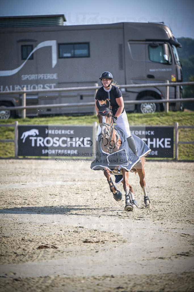 DOS_0100 | Entdecke hochwertige Reitturnierfotos von Foto Oger. Professionell, emotional und authentisch – jetzt Lieblingsmomente im Shop bestellen.Deutschlandweite Turnierfotografie. - Realisiert mit Pictrs.com