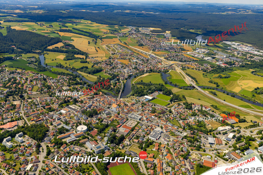 Das Luftbild der Stadt Roding wurde 2022 vom Flugzeug heraus erstellt (keine Drohnen-Aufnahmen) Aufnahmehöhe ca.450 Meter- hohe Bildauflösung und Druck-Qualität. Garantiert!