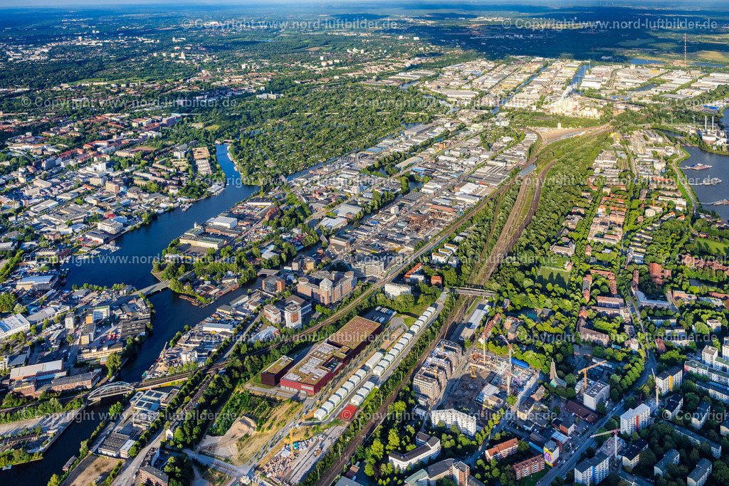 Hamburg_Billwerder_Gewerbegebiet_ELS_9770040823 | HAMBURG 04.08.2023 Industrie- und Gewerbegebiet am Mühlenhagen - Großmannstraße entlang des Billekanal im Ortsteil Rothenburgsort in Hamburg, Deutschland. // Industrial and commercial area on Muehlenhagen in the district Rothenburgsort in Hamburg, Germany. Foto: Martin Elsen