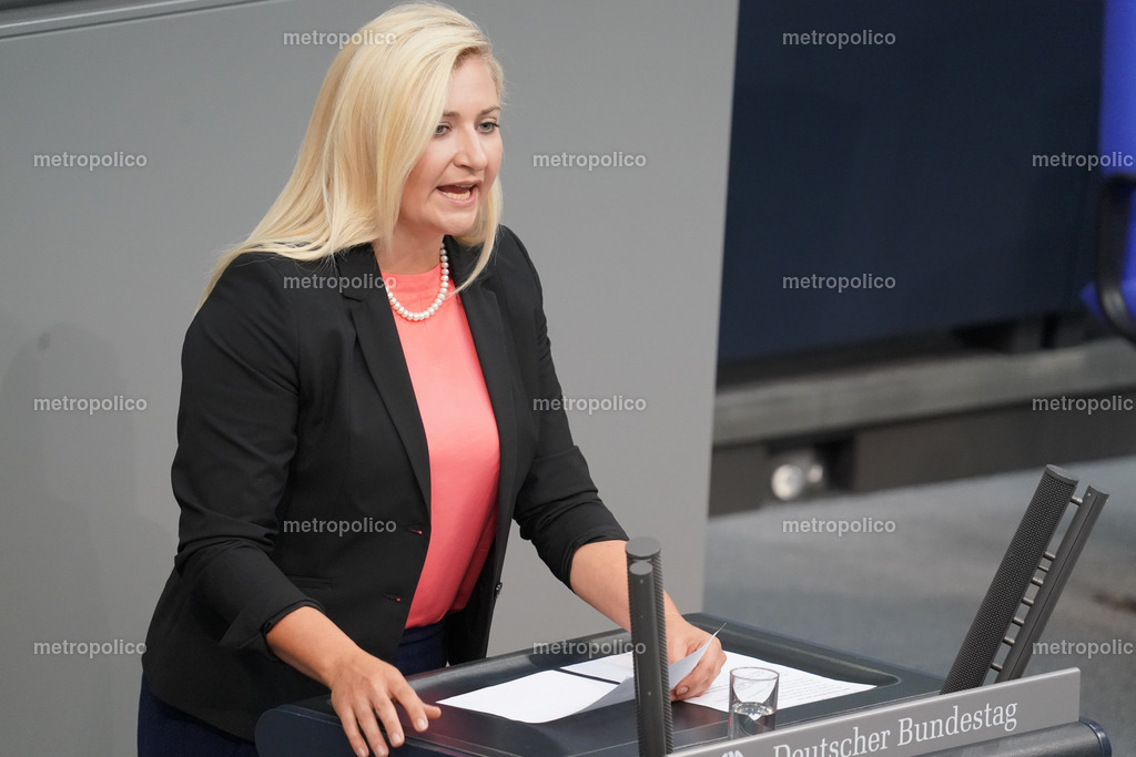 Carolin Bachmann (3) | Metropolico