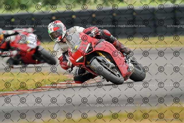 25bt05-1524 | markuskiefer.com - Realisiert mit Pictrs.com