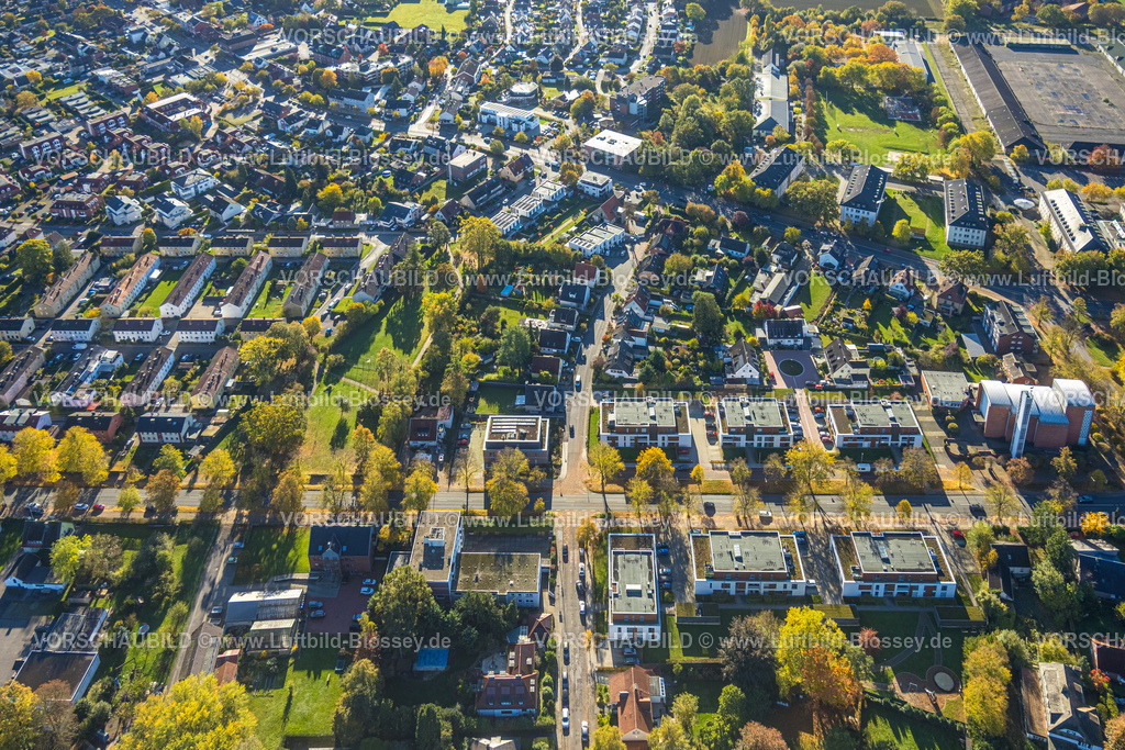 Hamm251001208 | Luftbild, Wiesenfläche in der Reihenhaus-Wohnsiedlung Lippestraße, Uentrop, Hamm, Ruhrgebiet, Nordrhein-Westfalen, Deutschland
