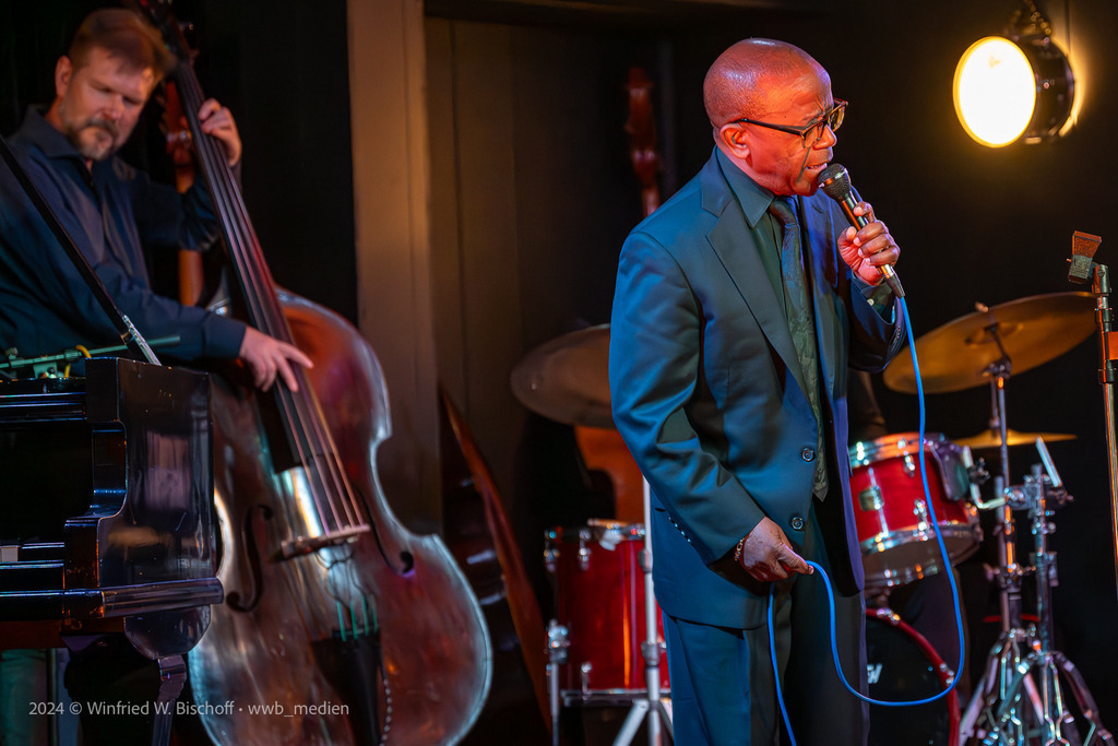 wwb-2411-0145 | <Fotografie> <Video> <Film> <Winfried Bischoff> - Realisiert mit Pictrs.com