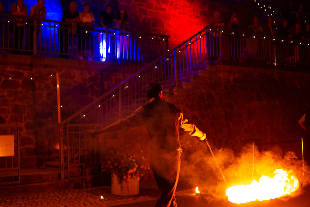 Tom Gaebel & His Trio | Tom Gaebel & His Trio im Forte Belvedere Leisnig zum Festival Hallo Leisnig 2022. - Realisiert mit Pictrs.com