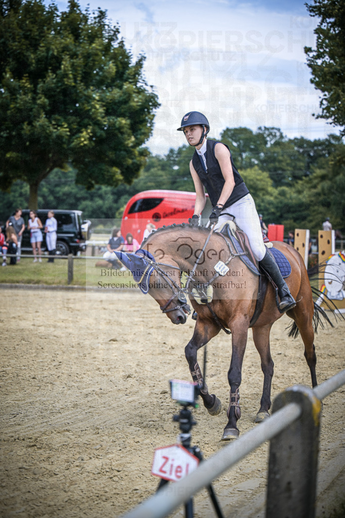 DOS_1722 | Entdecke hochwertige Reitturnierfotos von Foto Oger. Professionell, emotional und authentisch – jetzt Lieblingsmomente im Shop bestellen.Deutschlandweite Turnierfotografie. - Realisiert mit Pictrs.com