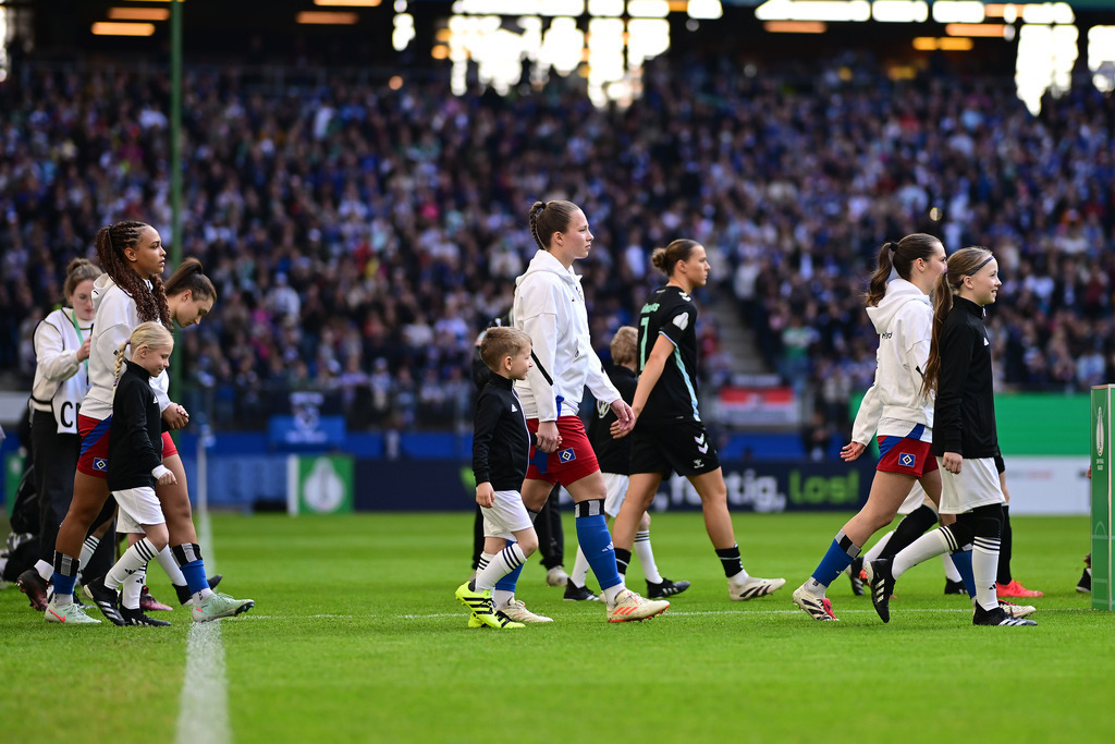 Fußball I Frauen I Saison 2024-2025 I DFB-Pokal I Halbfinale I Hamburger SV - SV Werder Bremen | Der Sportfotograf. - Realisiert mit Pictrs.com