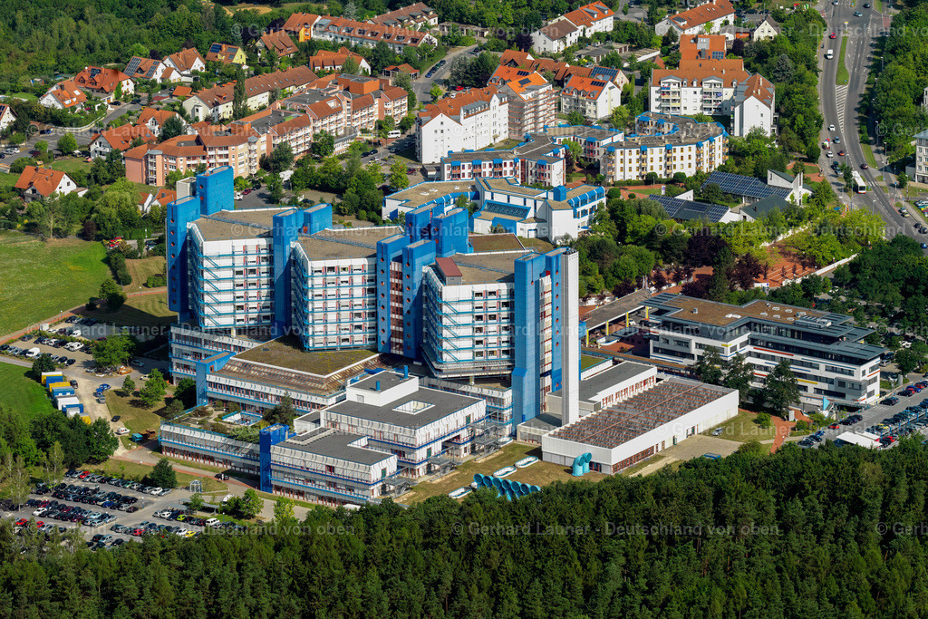 3205877 | BAMBERG 07.09.2021 Baustelle für einen Erweiterungs- Neubau eines Parkhauses auf dem Klinikgelände des Krankenhauses des "Klinikum Bamberg" an der Buger Straße in Bamberg im Bundesland Bayern, Deutschland. Weiterführende Informationen bei: Sozialstiftung Bamberg. // Construction site for a car park on the the hospital grounds of "Klinikum Bamberg" on Buger Strasse in Bamberg in the state Bavaria, Germany. Further information at: Sozialstiftung Bamberg. Foto: Gerhard Launer