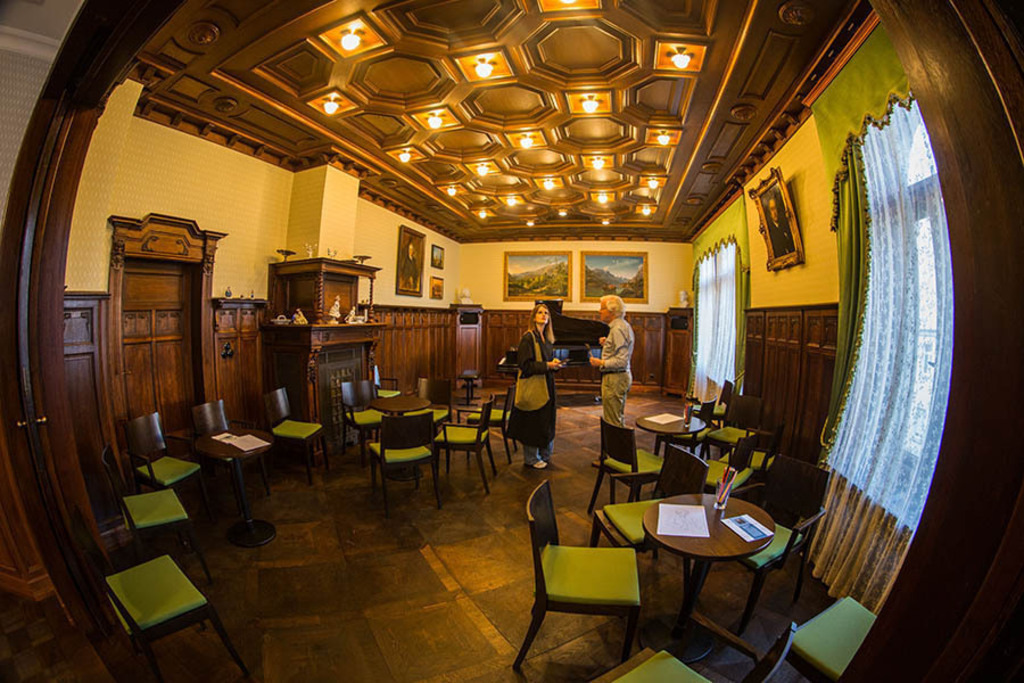 Museumsnacht Halle und Leipzig - Grieg-Gedenkstätte | Entdecke über 20 Kategorien Leipzig-Motive: Foto-Downloads, hochwertige Poster, Leinwand- & Fine-Art-Prints. Jetzt Lieblingsfoto im Bildlexikon Leipzig Shop bestellen!