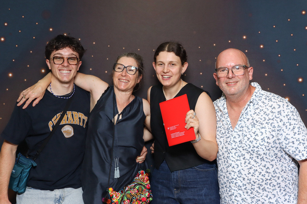 ZD260628112736-63 | Fotoshop von zweidimensional Fotografie. Ihr Fotograf im Aargau. Abzüge von Ihrem Fotobox Event bestellen.Abzüge von Ihrem Hochzeit bestellen.Abzüge von Ihrem Schulfotograf bestellen.