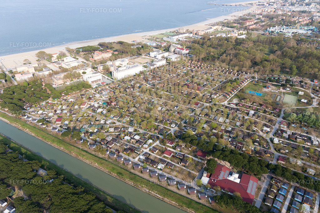 Aerial view: View of the town in Zadina Pineta in the state Emilia Romagna, Italy.Photo: IMG_098453.jpg taken on 04/05/2017 by Werner Riehm/FLY-FOTO.comResolution of the original: 5472 x 3648 px