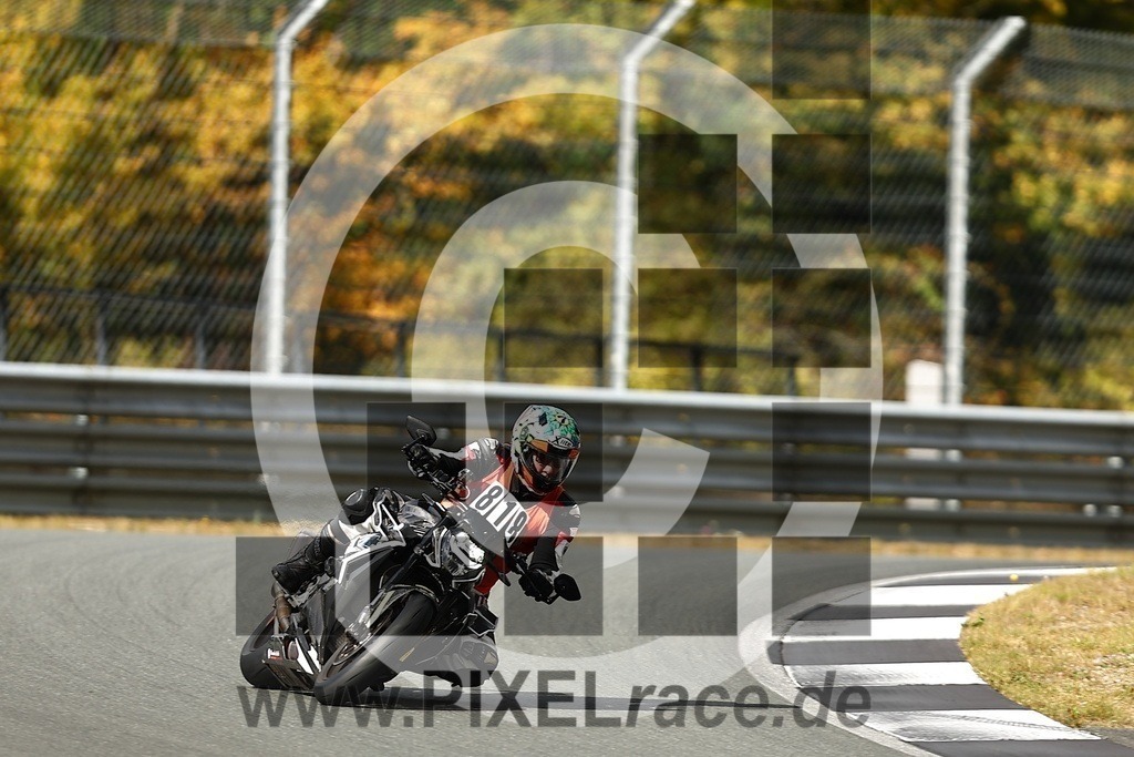 0818-20250916_03943 | Schöne Erinnerungen an spannende Momente - das festzuhalten ist unser Job. PIXELrace.de ist seit 2003 auf den Rennstrecken Europas unterwegs um die Action draußen beim Fahren und die wunderbare Stimmung imm Fahrerlager für euch einzufangen.