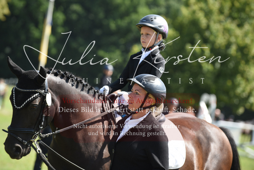 DSC_9792 | Pferde- und Turnierfotografie in Westsachsen. Pferdeportraits, Auftragszeichnungen und intuitive Kunst.