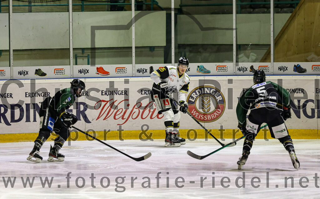 2022-12-23_015_TSV_Erding_gegen_EA_Schongau | Erding, Deutschland, 23.12.2022:
Eishockey, Bayernliga 2022 / 2023, 22. Spieltag, TSV Erding gegen EA Schongau, Endergebnis: 

Foto: Christian Riedel / fotografie-riedel.net