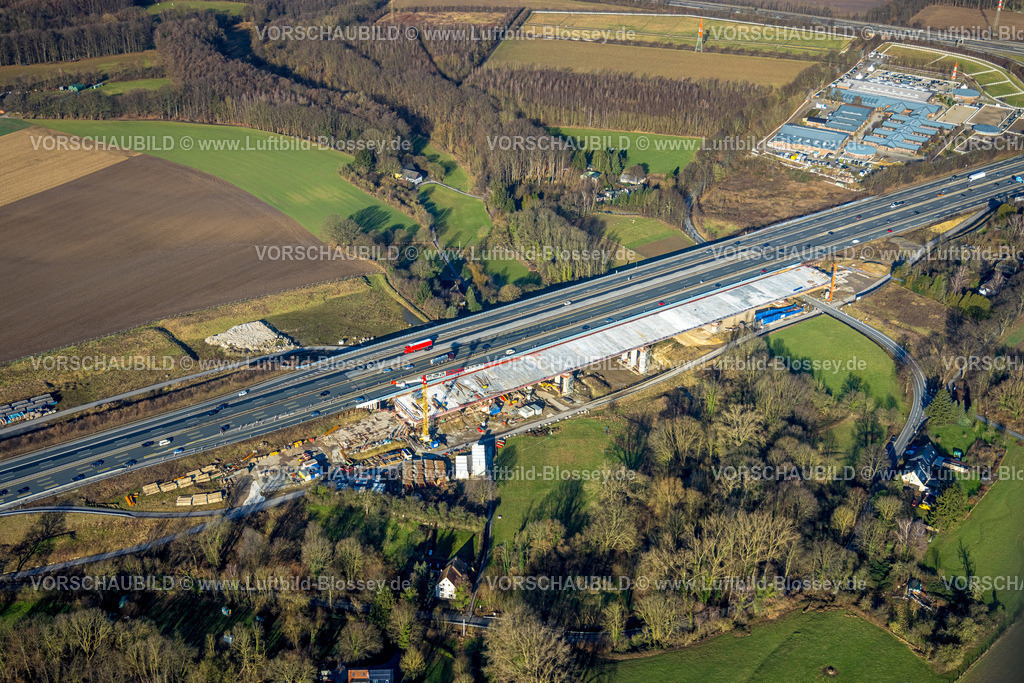 Unna240100213 | Luftbild, Baustelle mit Ersatzneubau Liedbachtalbrücke der Autobahn A1 nahe dem Autobahnkreuz Dortmund/Unna, Verkehrssituation, Reitsportzentrum Massener Heide e.V., Massen, Unna, Ruhrgebiet, Nordrhein-Westfalen, Deutschland