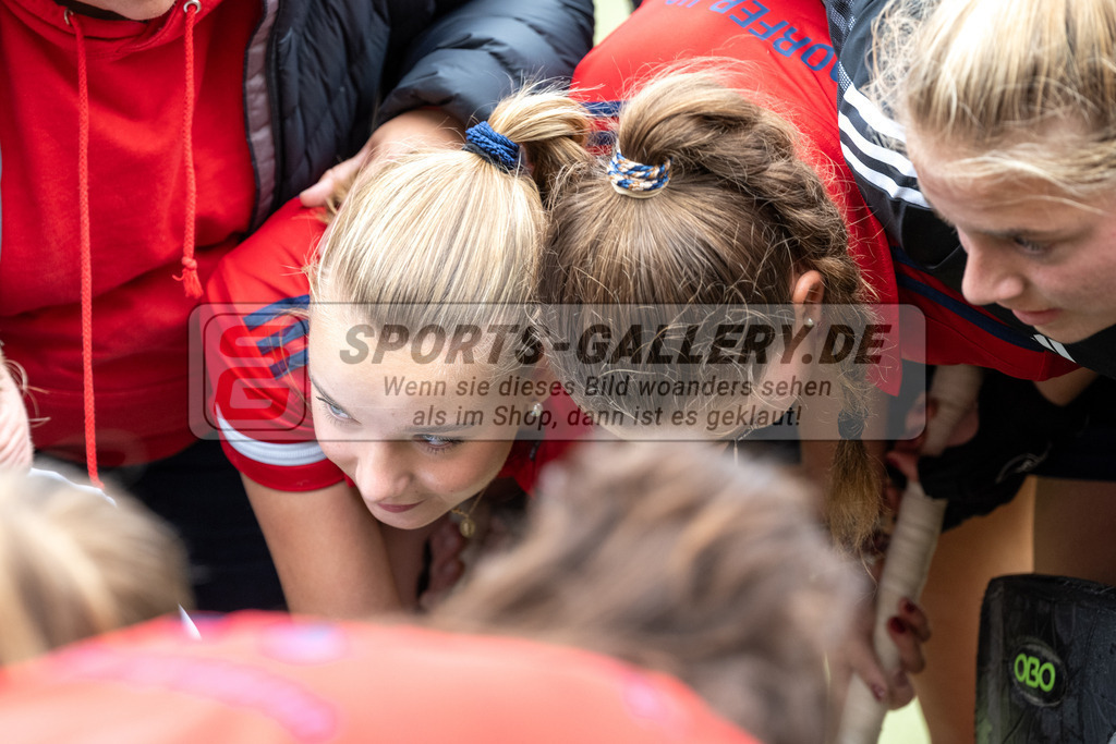 SFE_20231022_0018 | Deutsche Meisterschaft Weibliche U16 Finale Uhlenhorst Mülheim - Düsseldorfer HC am 22.10.2023 in Köln (Düsseldorfer Hockeyclub 1905 e.V.), Photo: Stephan Fehrmann 2023 (Sports-Gallery)