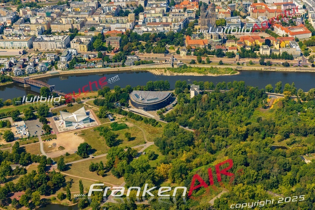 Schrägluftbild  Funkhaus  Magdeburg - Das Luftbild wurde 2025 vom UL-Flugzeug heraus erstellt (ohne Drohne- keine Drohnenaufnahme ) - Hochauflösende Luftaufnahme -Nicht vergleichbar mit Google Maps oder Satelittenbilder- Die Geschenkidee !Mit Lizenz und Bildrechte bestellbar