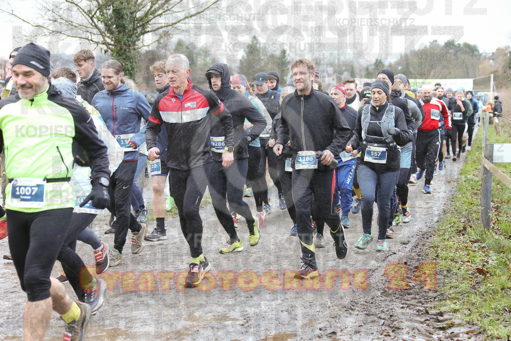 241208_0927_EX1_3807 | Sportfotografie im Rhein-Sieg Kreis, Köln, Bonn, NRW, Rheinland Pfalz, Hessen, etc. Unser Tätigkeitsfeld umfasst den Laufsport vom Volkslauf über den Marathon, Duathlon, Triathon bis zum Ultralauf wie Kölnpfad Ultra oder Schindertrail.