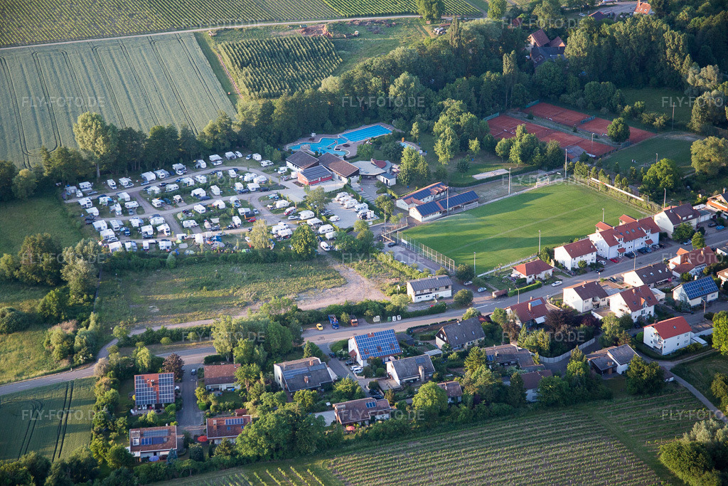 Luftbild: Camping im Klingbachtal im Ortsteil Klingen in Heuchelheim-Klingen im Bundesland Rheinland-Pfalz in Deutschland. Foto: IMG_080353.jpg vom 05.06.2015 durch Werner Riehm/FLY-FOTO.de