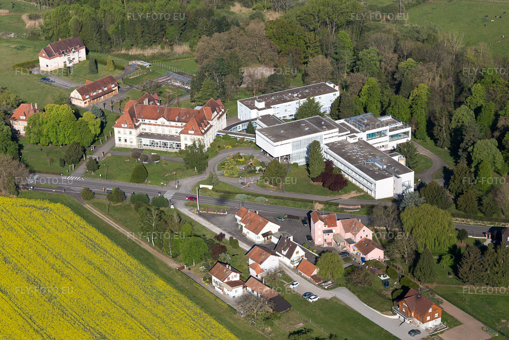 Vue aérienne: Thermes de Moosbronn à Morsbronn-les-Bains dans le département Bas Rhin, France. Photo: IMG_099365.jpg prise le 30/04/2017 par Werner Riehm/FLY-FOTO.eu – Résolution de l'original: 5472 x 3648 px