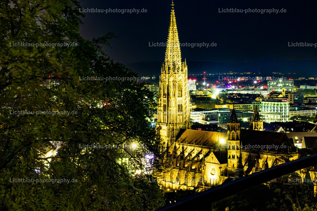 Freiburger Münster bei Nacht  | Freiburger Münster bei Nacht  - Realisiert mit Pictrs.com