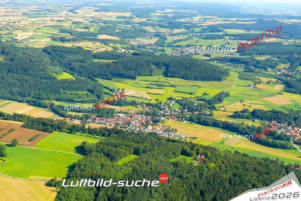 Die Luftaufnahme Vogtendorf - Kronach wurde vom UL-Flugzeug (keine Drohne) aus fotografiert.Hohe Druck- Auflösung-die Geschenkidee!