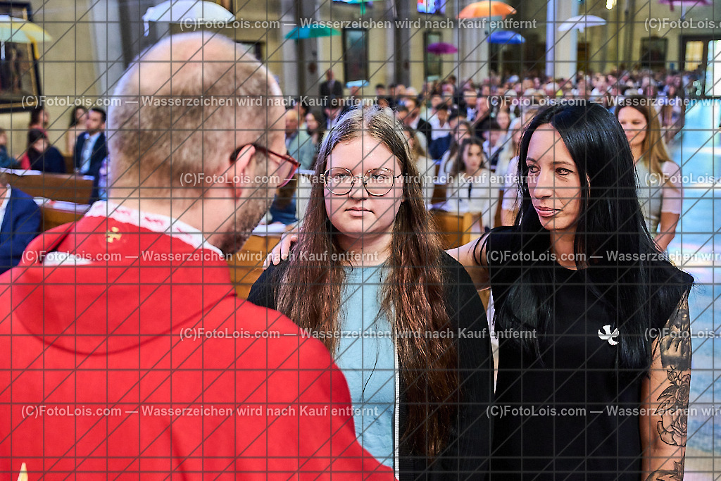 ALP0938_PfarrFirmung Wieselburg_Firmvorgang | (C)FotoLois.com, Alois Spandl, Firmung in der Pfarrkirche Wieselburg mit Generalvikar Dr. Christoph Weiss, Dechant Pfarrer Daniel Kostrzycki und Monignore Franz Dammerer, Sa 15. Juni 2024.